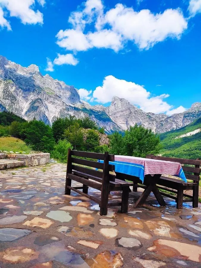 Guest House Astrit Villi Theth Albania