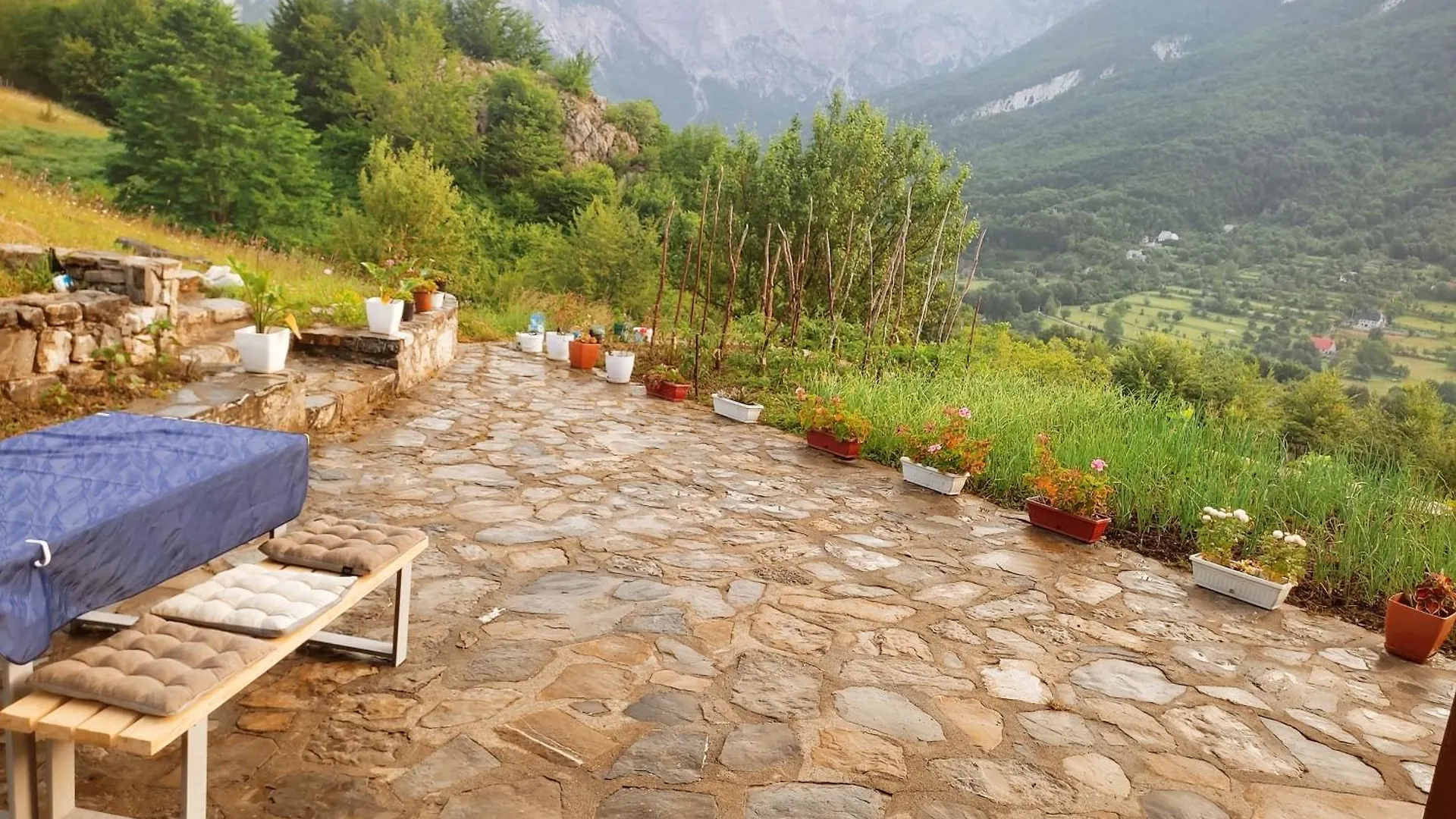 Guest House Astrit Villi Theth Albanië